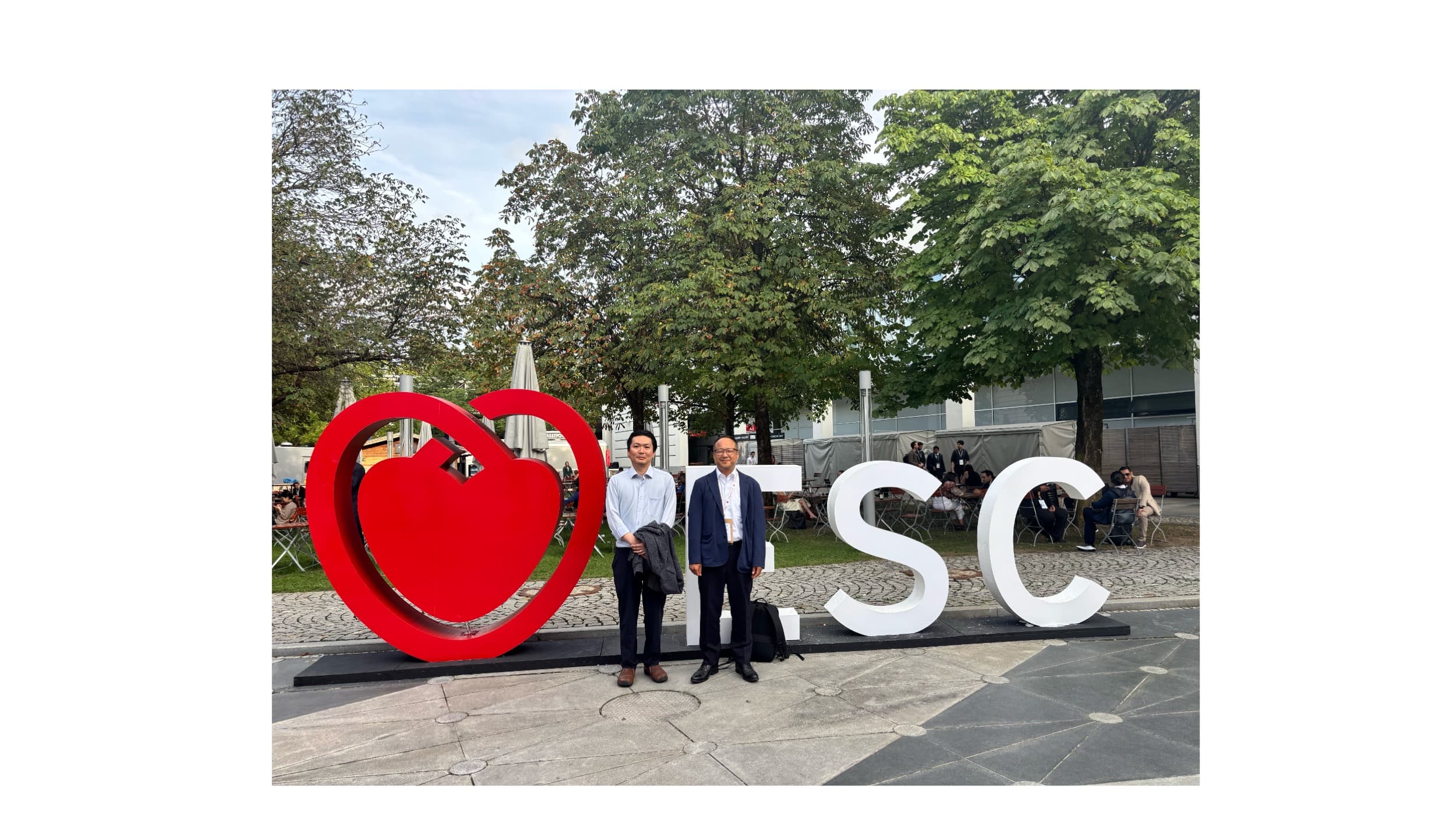 ESC Congress 2026 会場で当科医師2名